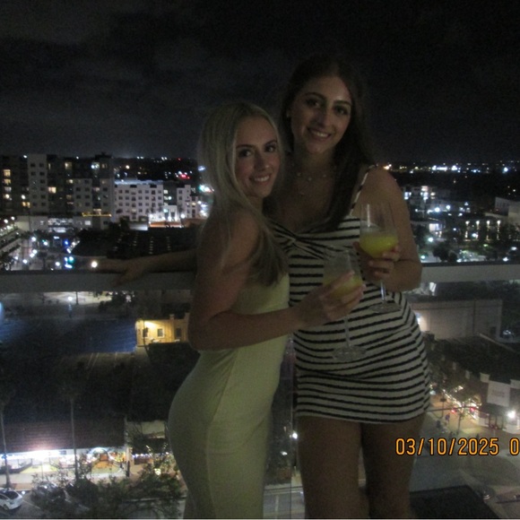 Meet your Posher, Winona - Picture 1 of 1